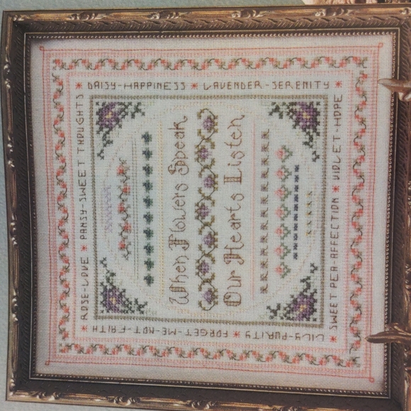 Just CrossStitch Magazine August 1999 - Picture 4 of 14